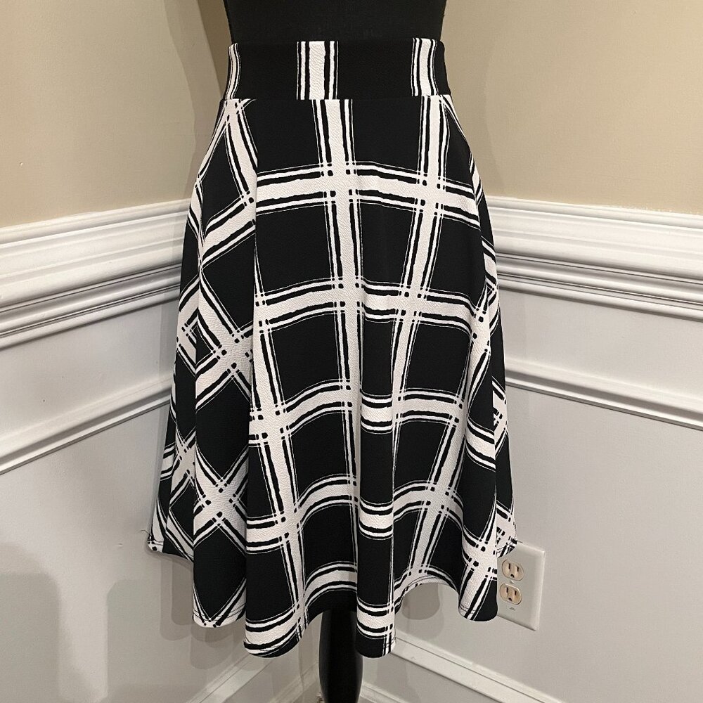 Tiffany & Grey Black & White A-Line Pull-On Skirt • Size L